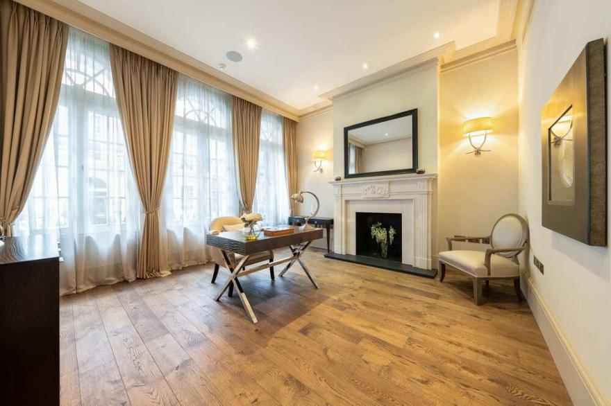Royal Mayfair Mansion: Luxurious 7-Bedroom villa
