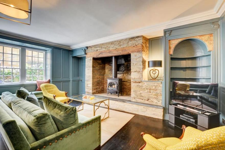 Padstow House - Five Bedroom Villa, Sleeps 10