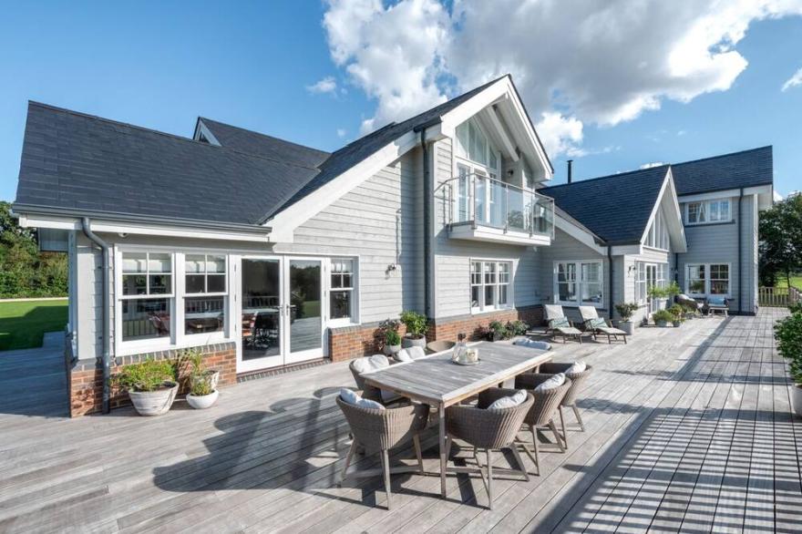New England Mansion - Six Bedroom Villa, Sleeps 15