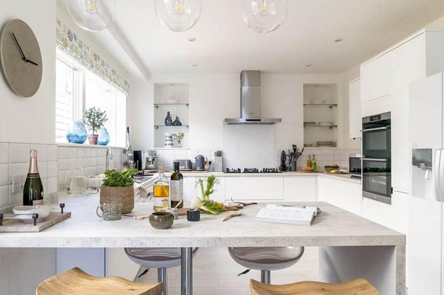 Sands Beach House - Five Bedroom Villa, Sleeps 10