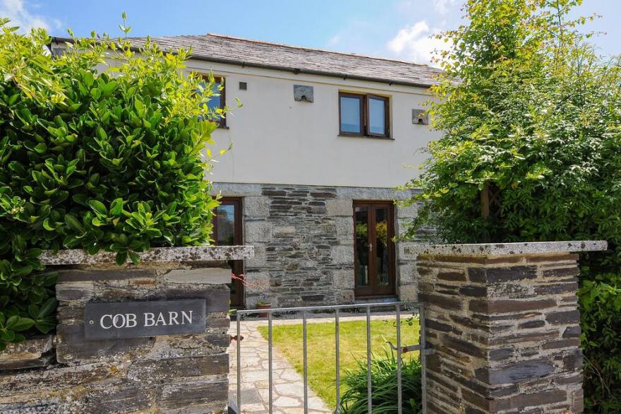 GREAT BRIGHTOR COB BARN, character holiday cottage in St Kew Highway