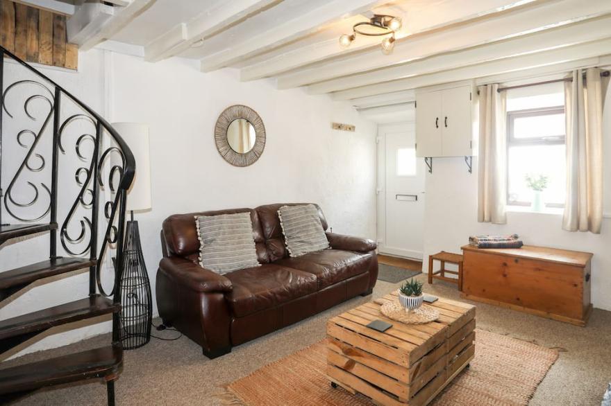 MERRION COTTAGE, pet friendly, character holiday cottage in Penmachno