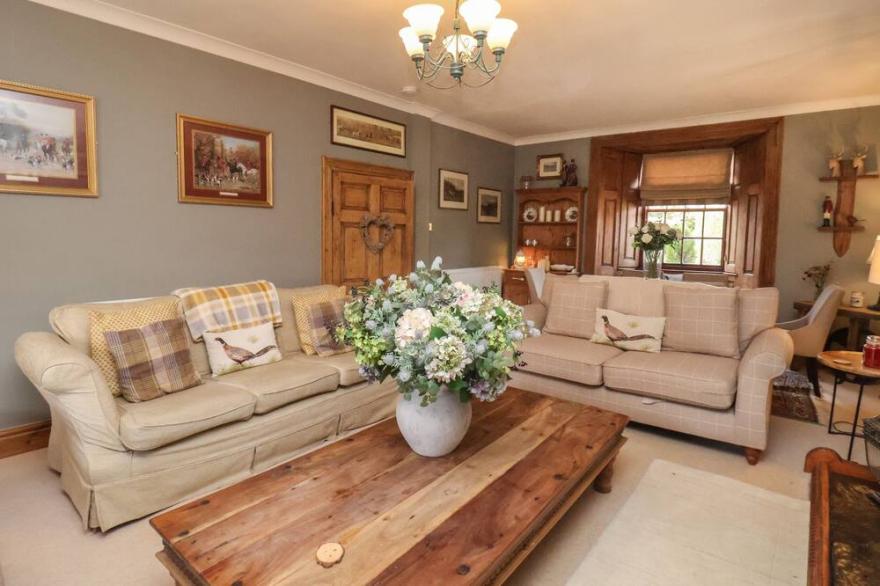 THE OLD HALL, luxury holiday cottage, with open fire in East Ayton