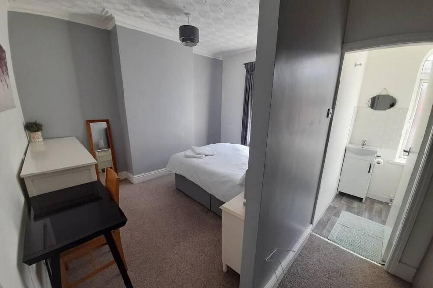 Stylish 4 bed house - 15 min to Manchester Centre