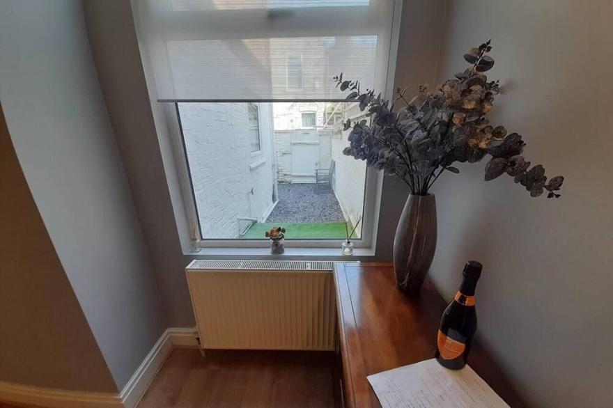 Stylish 4 bed house - 15 min to Manchester Centre