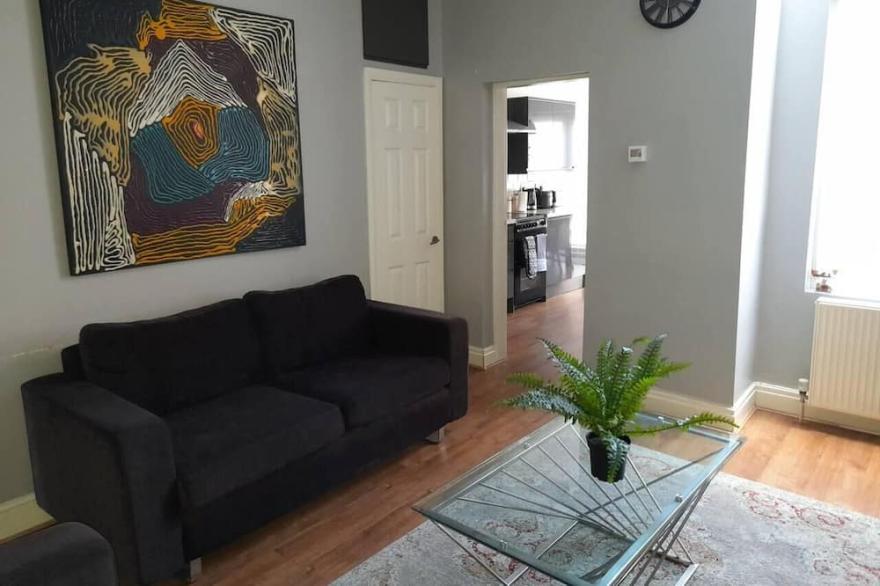 Stylish 4 bed house - 15 min to Manchester Centre