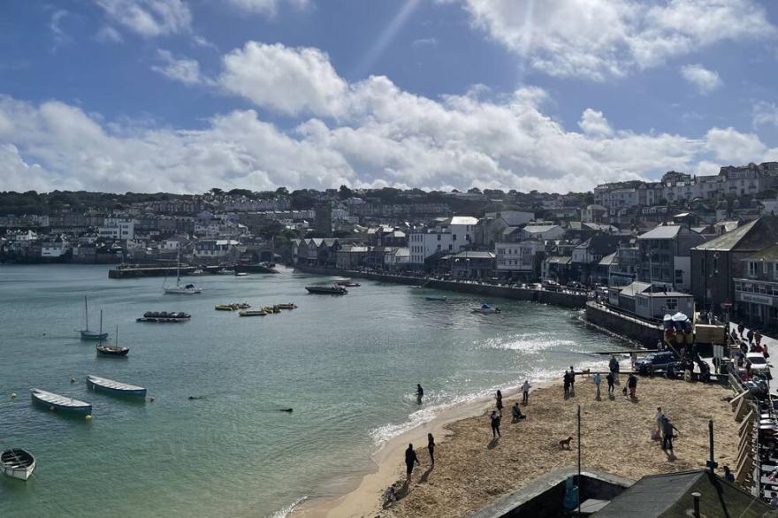 Crows Nest - panoramic views of St Ives Harbour