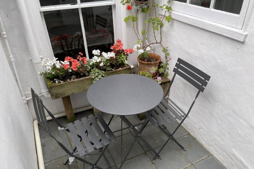 9 Mount Pleasant - minutes away from Hepworth museum and town centre