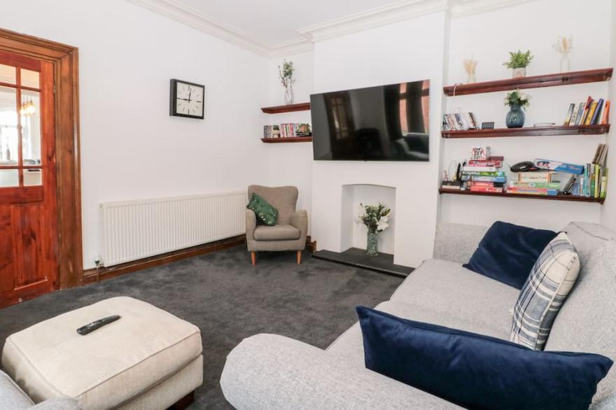 CASTLE MANOR, family friendly, country holiday cottage in Scarborough