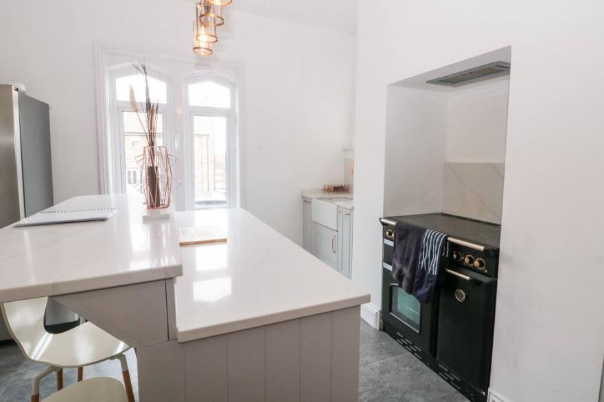 CASTLE MANOR, family friendly, country holiday cottage in Scarborough