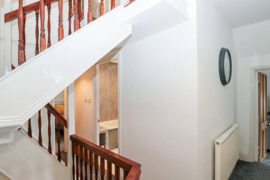 CASTLE MANOR, family friendly, country holiday cottage in Scarborough