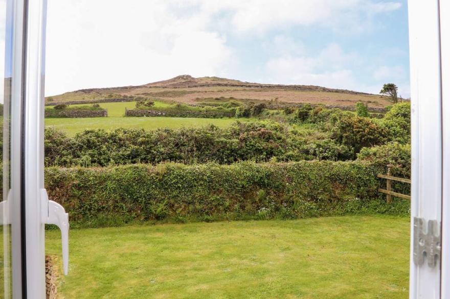 CHARLOTTE'S HOUSE, pet friendly, character holiday cottage in Pendeen