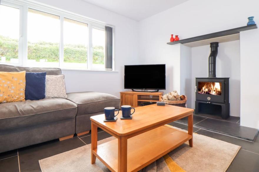 CHARLOTTE'S HOUSE, pet friendly, character holiday cottage in Pendeen