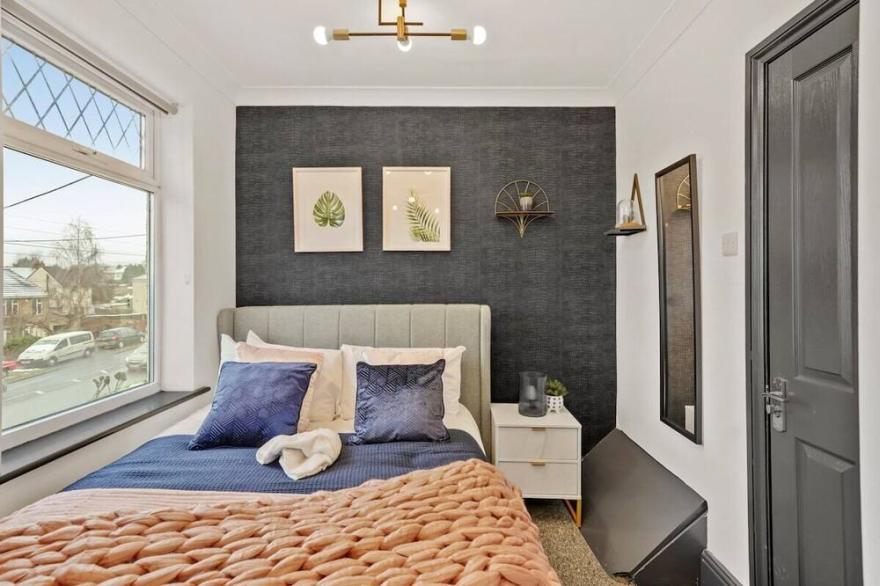 Large Spacious 5 Bedroom House in Bristol