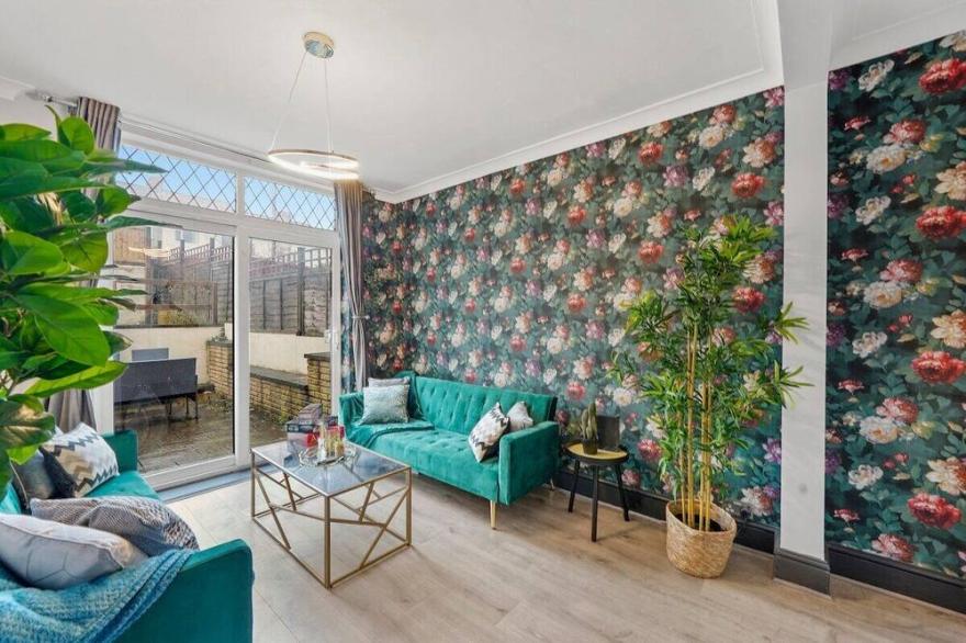 Large Spacious 5 Bedroom House in Bristol