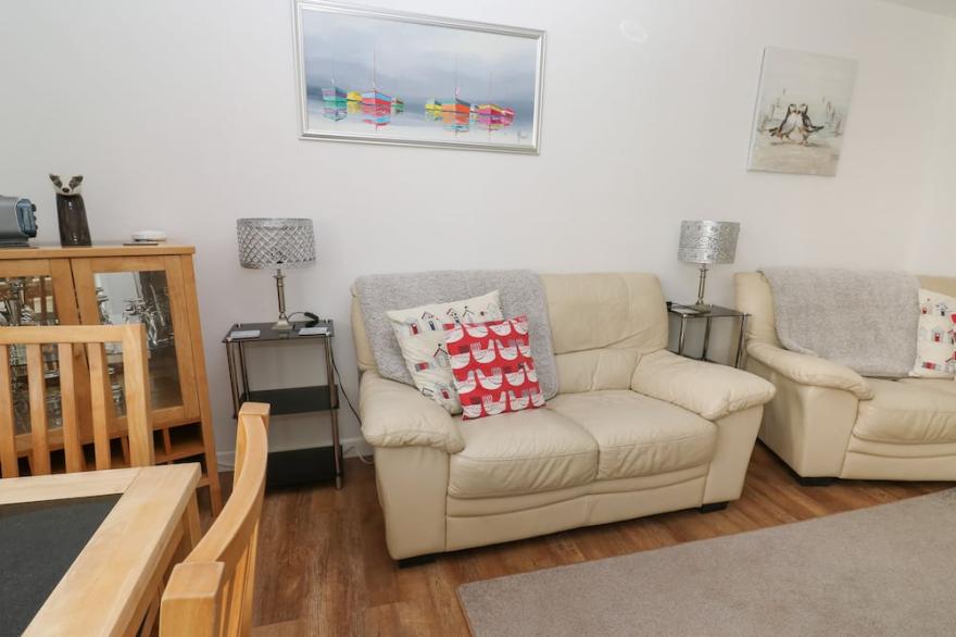BADGER SET NEAR LOOE, family friendly, with pool in Pelynt