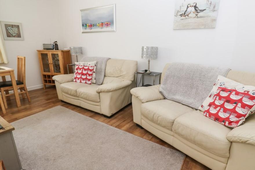 BADGER SET NEAR LOOE, family friendly, with pool in Pelynt