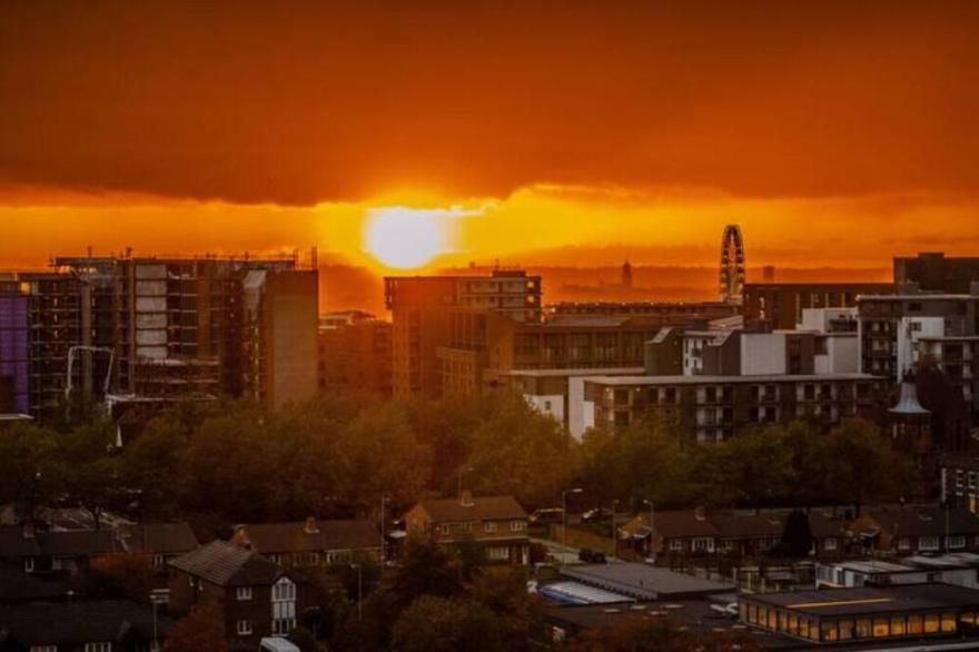 Prime Location Liverpool City Centre Apartment with Parking & Balcony