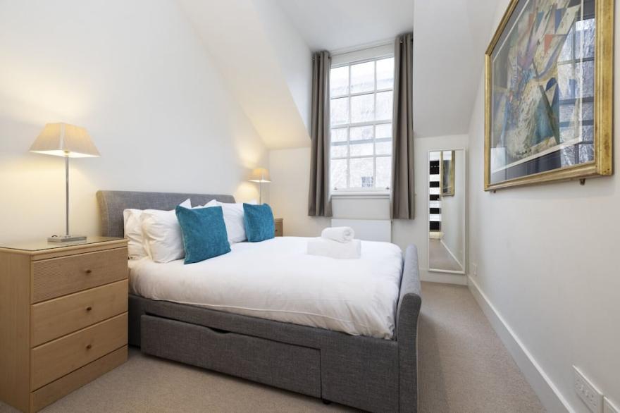 Contemporary&Vibrant 1BR flat near Princes Street