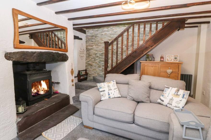 SWEETHOLME, pet friendly, country holiday cottage in Trefor