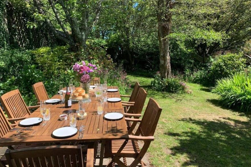 A Beautiful, dog Friendly 17th C Cottage Close to Beaches and SW Coast Path