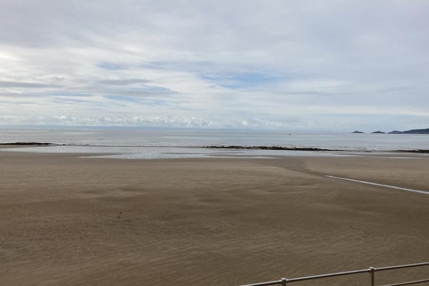 ❤Superb 4 Bedroom Holiday Home, Mountain View,  Close to Aberavon Beach❤