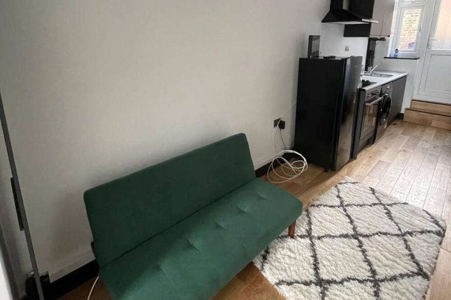 Compact Studio Flat - 12 Minutes from Shoreditch