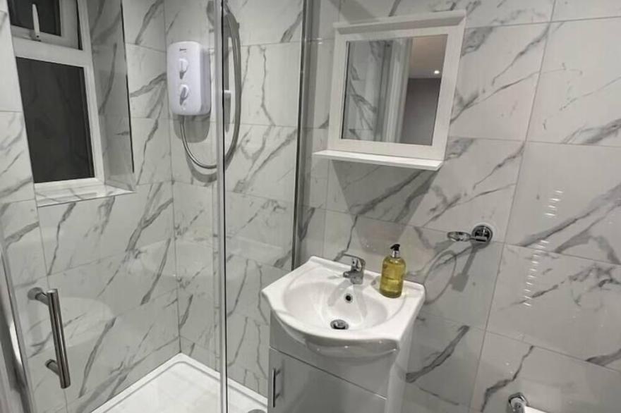 Luxury Detached Studio Apartment in Luton