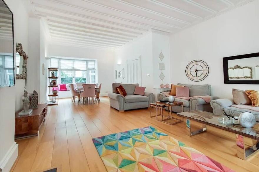 Superior 3 Bedroom Apartment in Belgravia w/Patio