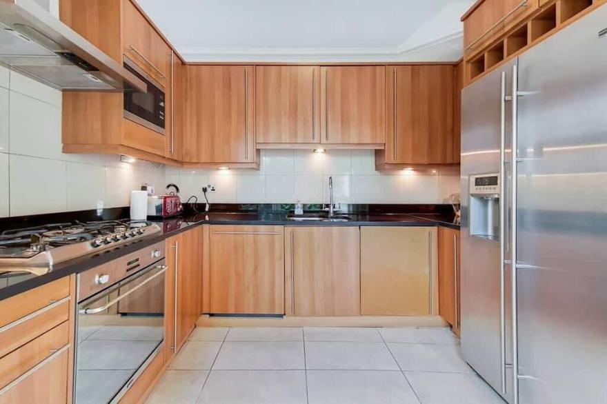 Superior 3 Bedroom Apartment in Belgravia w/Patio