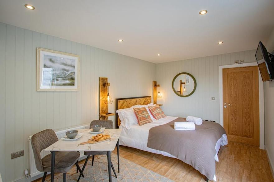 Arlesbeck Woodland pod - a holiday Pod that sleeps 2 with an en-suite