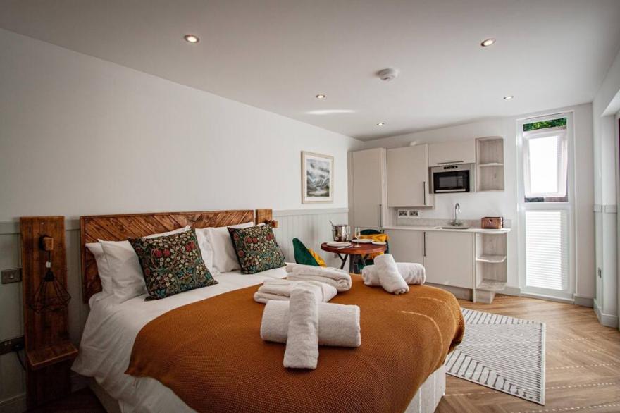 Winster Woodland pod - a holiday Pod that sleeps 2 with an en-suite