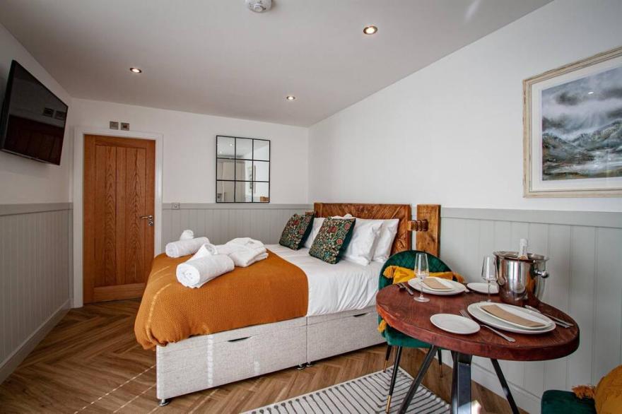 Winster Woodland pod - a holiday Pod that sleeps 2 with an en-suite
