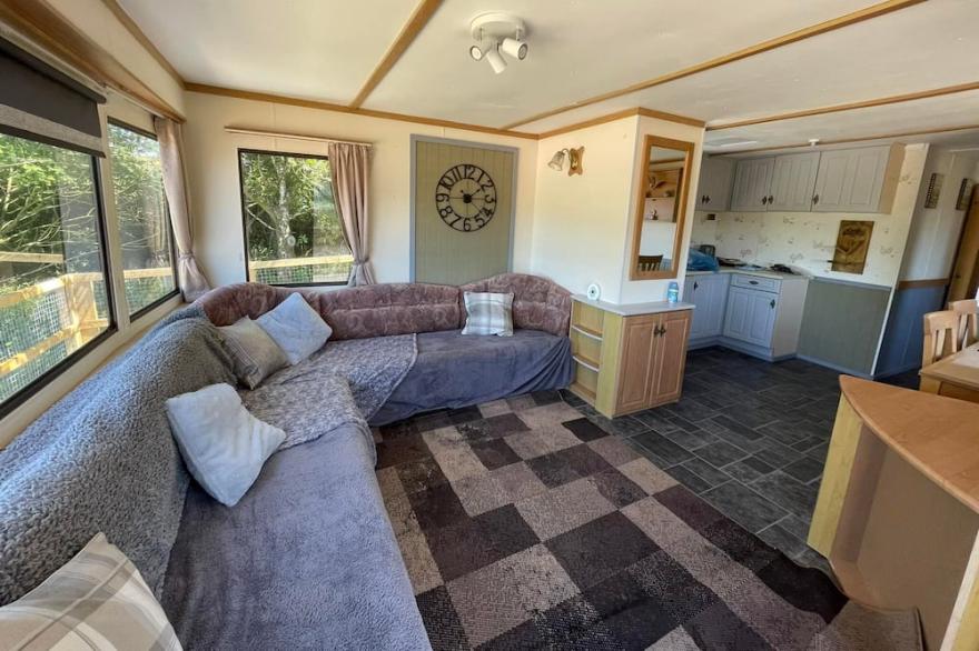 Pet Friendly Rural Lodge - Nr Beaches, Woodlands