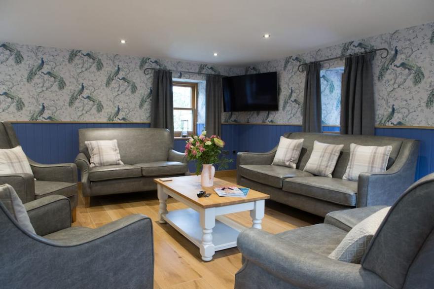 Leapings Cottage - sleeps 12 guests  in 6 bedrooms