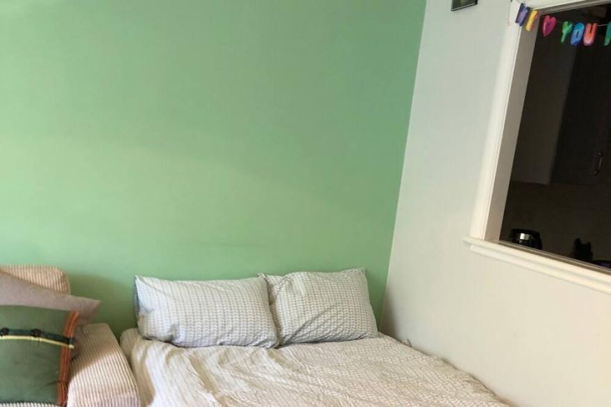 Lovely One Bedroom Apartment in East London!