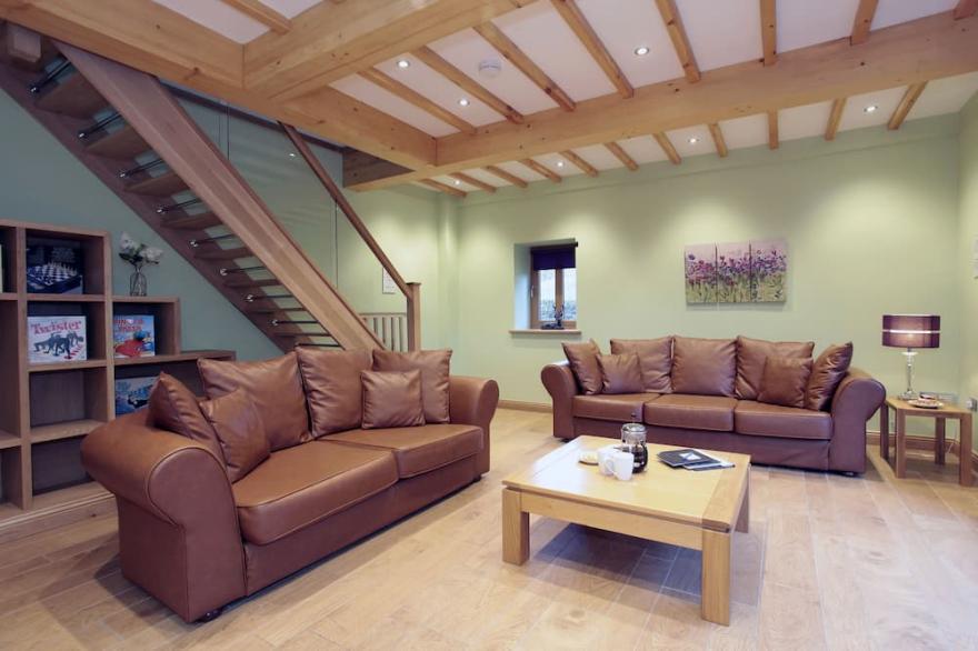 Unsliven Bridge Barn - sleeps 7 guests  in 3 bedrooms