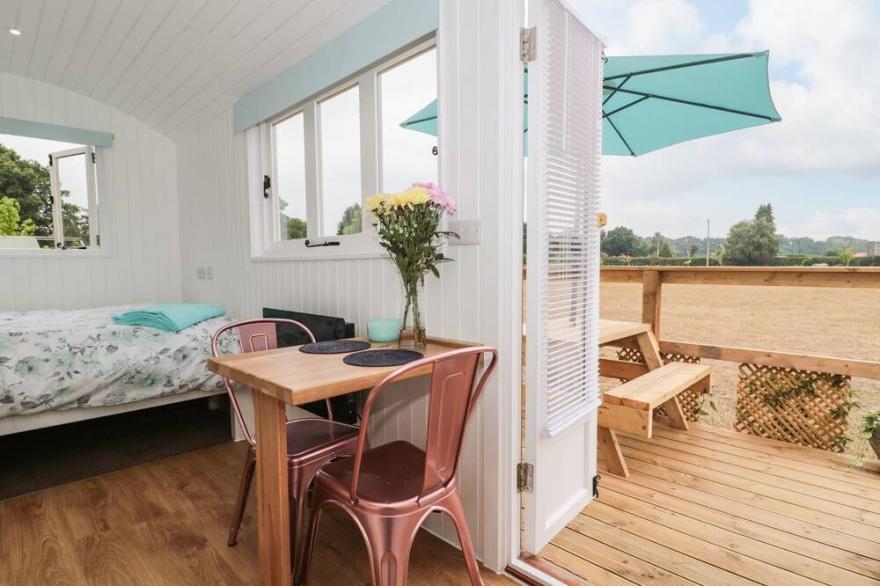 KOOKABURRA, romantic, character holiday cottage in Ringwood