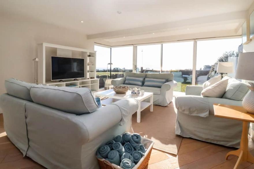 PEBBLES, pet friendly, with a garden in Southwold
