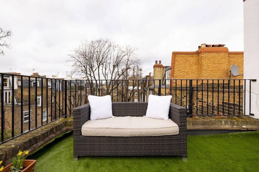 Pass the Keys | Cosy and light flat with a roof terrace in Chelsea