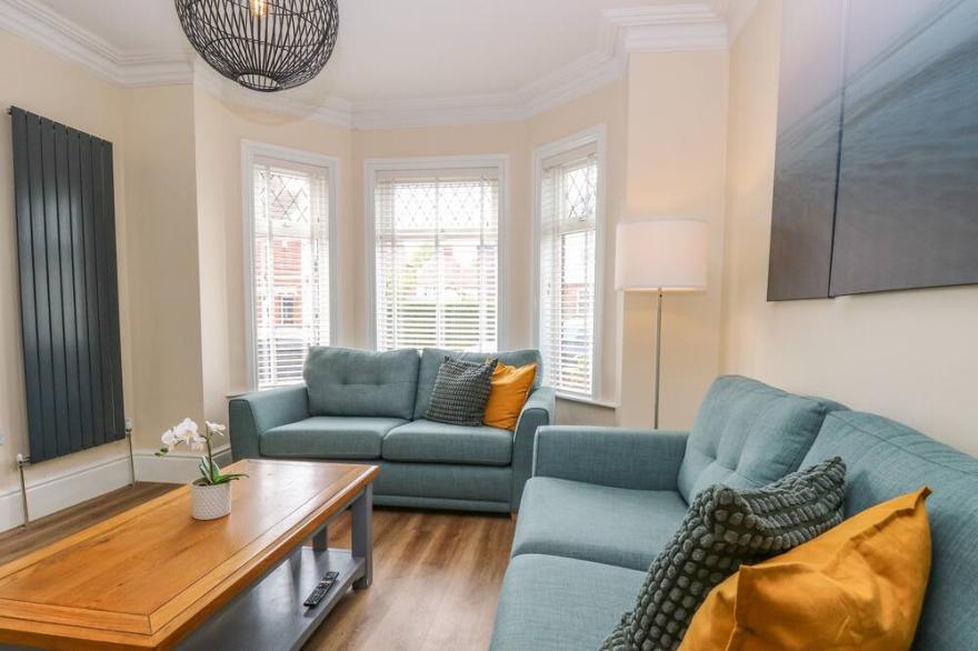SEASIDE HOUSE, pet friendly, with a garden in Gorleston-On-Sea