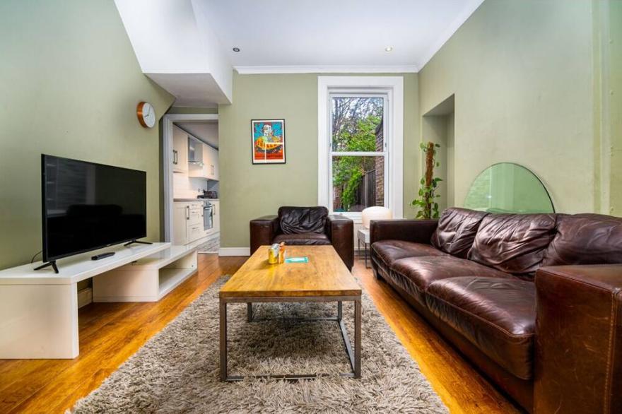 Amazing 2 Bed Gem in London w/ Office & Treadmill!