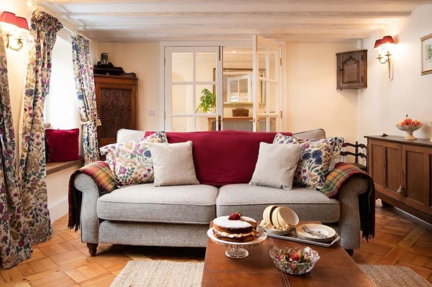 THE CRAFTSMAN'S COTTAGE - A spacious 4 bedroom townhouse in the heart of Alnwick