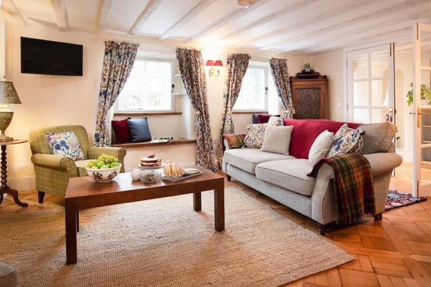 THE CRAFTSMAN'S COTTAGE - A spacious 4 bedroom townhouse in the heart of Alnwick
