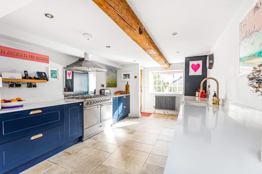 Barton Cottage beautiful Thatched Property close to Lulworth & Durdle Door