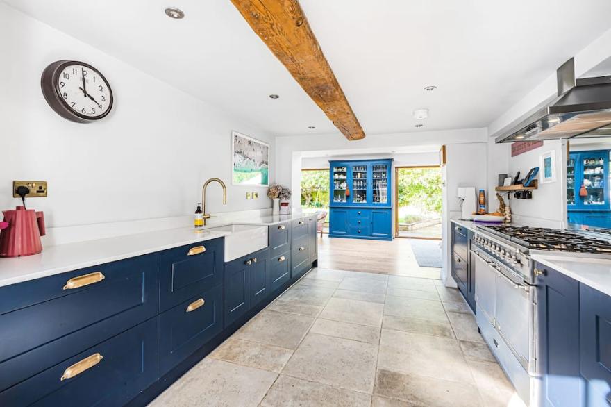 Barton Cottage beautiful Thatched Property close to Lulworth & Durdle Door