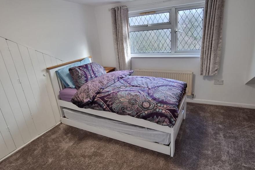 Spacious 4 Bedroom House near Rochdale Swimming Pools