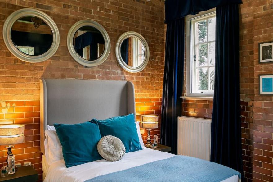 Duclos (Private Ensuite room) at Bicester Heritage