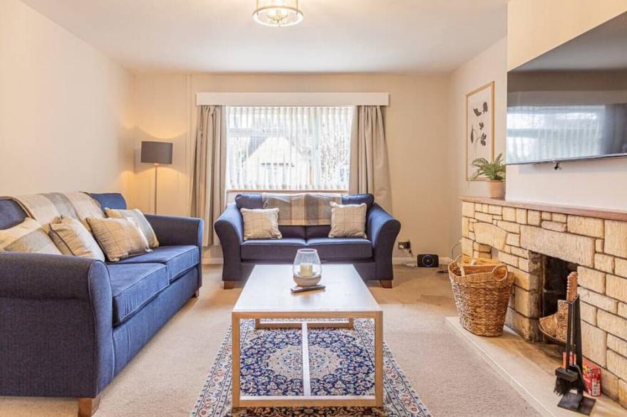 2 BD in the Centre of Bourton!