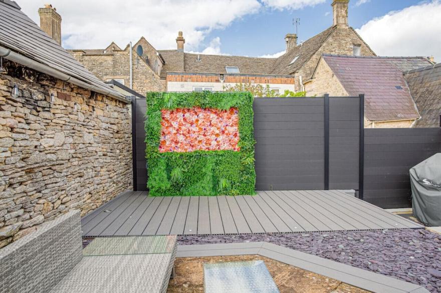 Maple Rose - 2 Bed with Garden in Minchinhampton!